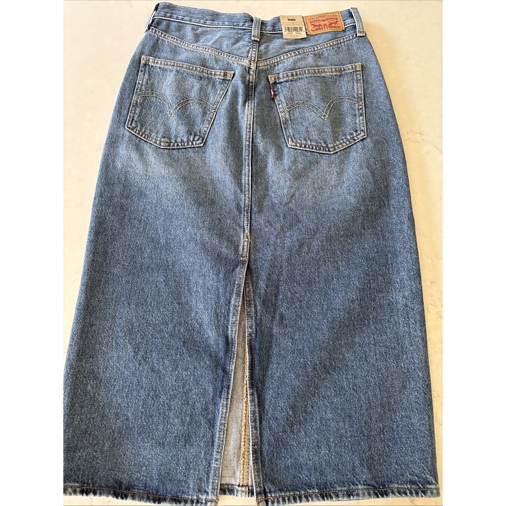 Levi's Women's 27 Jean High-Rise Back Slit Skirt Medium Wash Denim Straight New - Picture 2 of 6